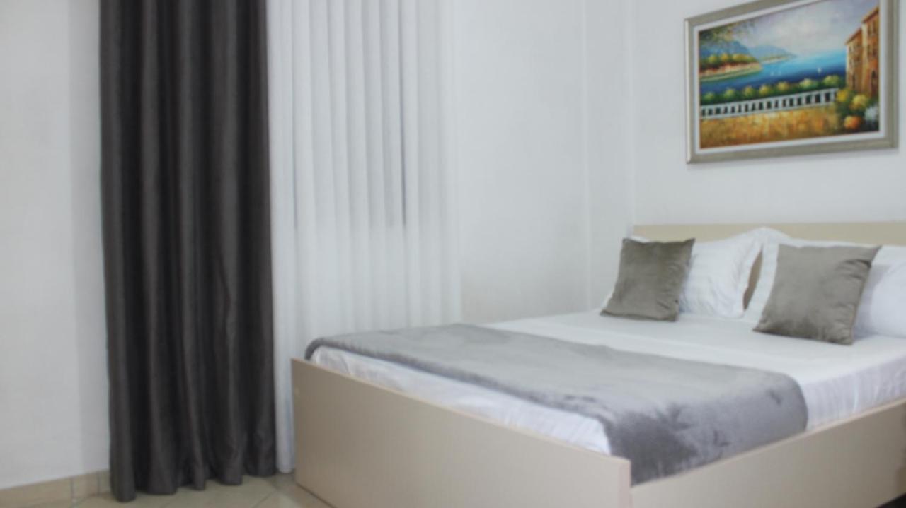 Deni'S Family Apartment In New Blvd Tirana Extérieur photo